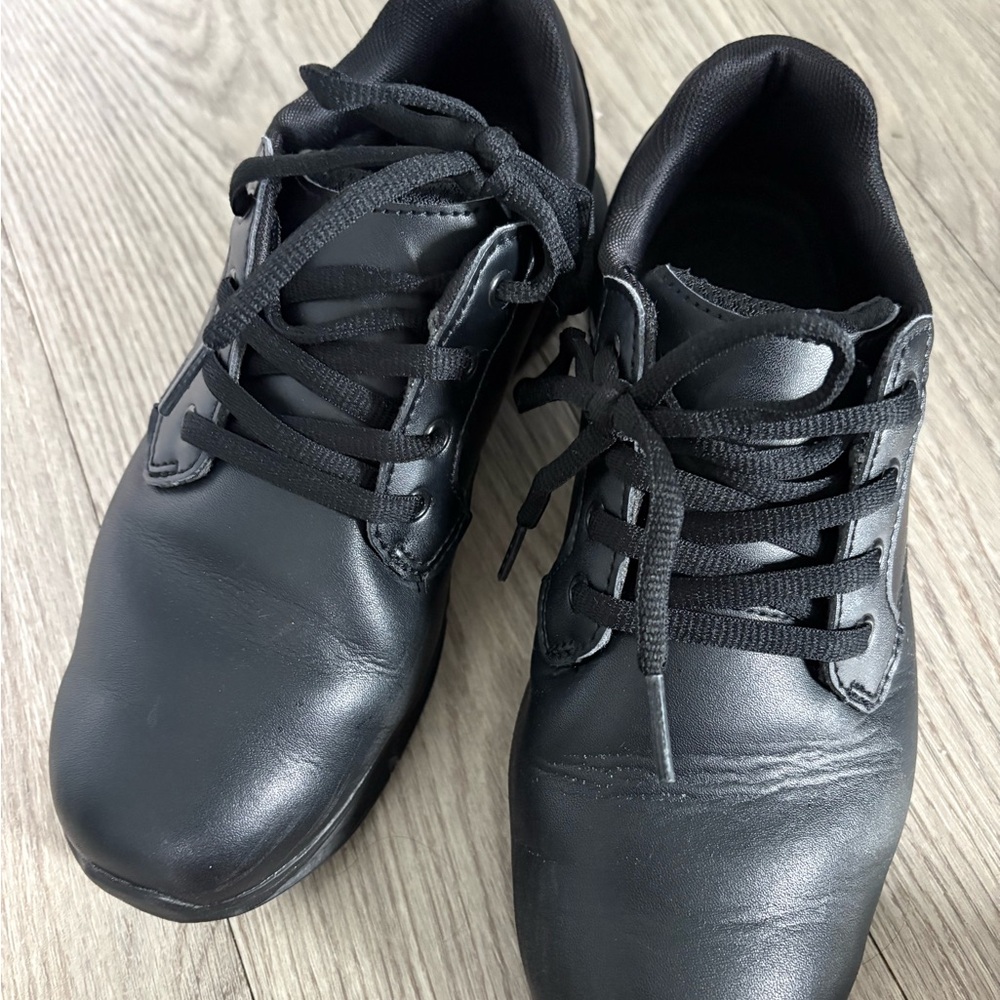 Non slip work shoes